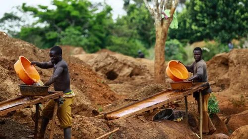 Гана намерена ежегодно выкупать 127 т кустарного золота